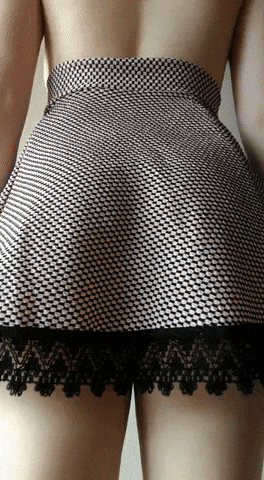 준비 된 여성들. 그러나 옷은 입고