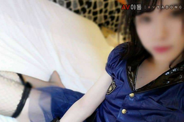 S급 미소녀 뒤에서 마구 찌르는 격렬한 SEX : 일본야동